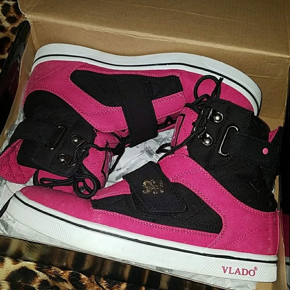LIKE BRAND NEW VLADO SHOES